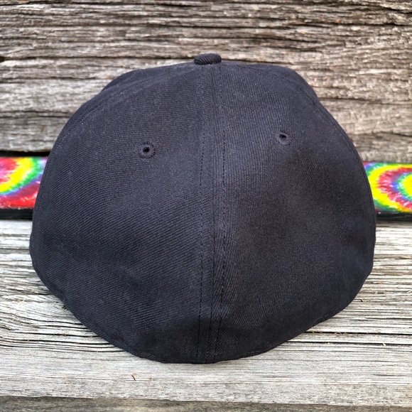 MAISON KITSUNE Black and Red Parisien Cap - Picture 3 of 13